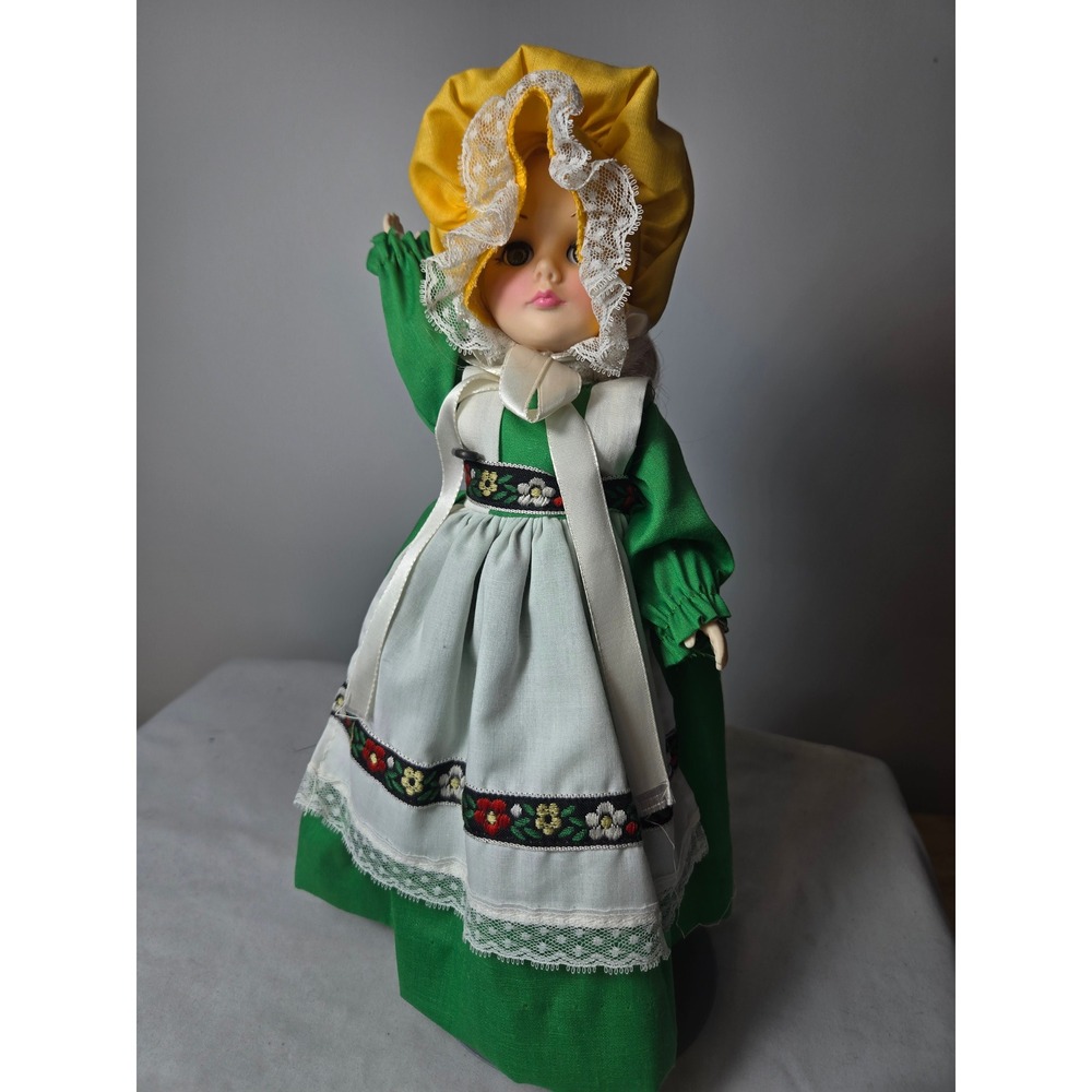Effanbee Storybook Mother Hubbard Doll Vintage w/ Stand